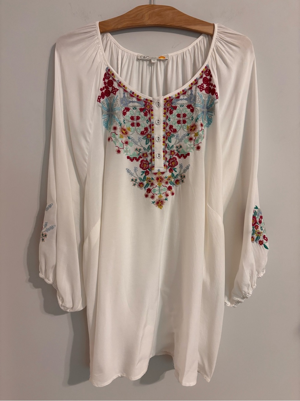 C & C Collection White Boho Embroidered Peasant Blouse
